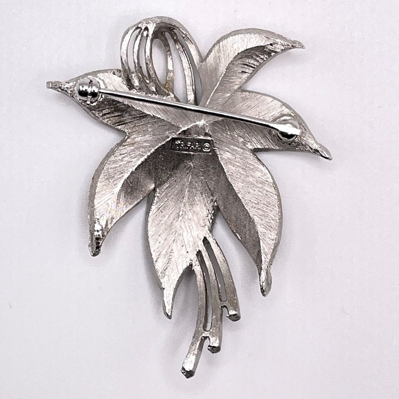 Vintage Crown Trifari Silver Tone Leaves Pin Brooch - Picture 4 of 4